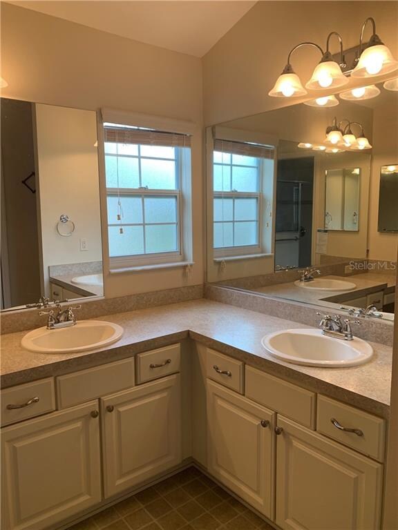 Master Bath - 2 sinks