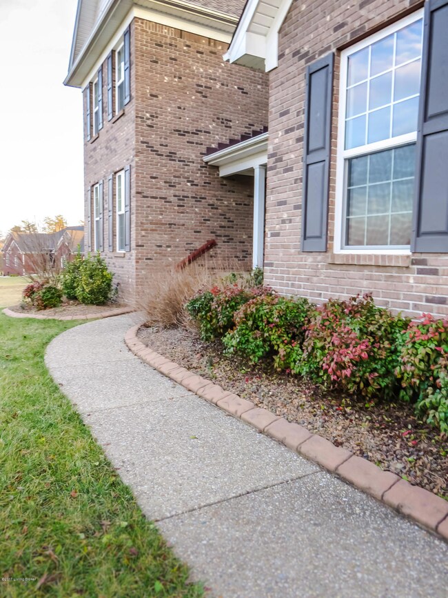 125 Sunbeam Ct, Shepherdsville, KY 40165 - photo 2