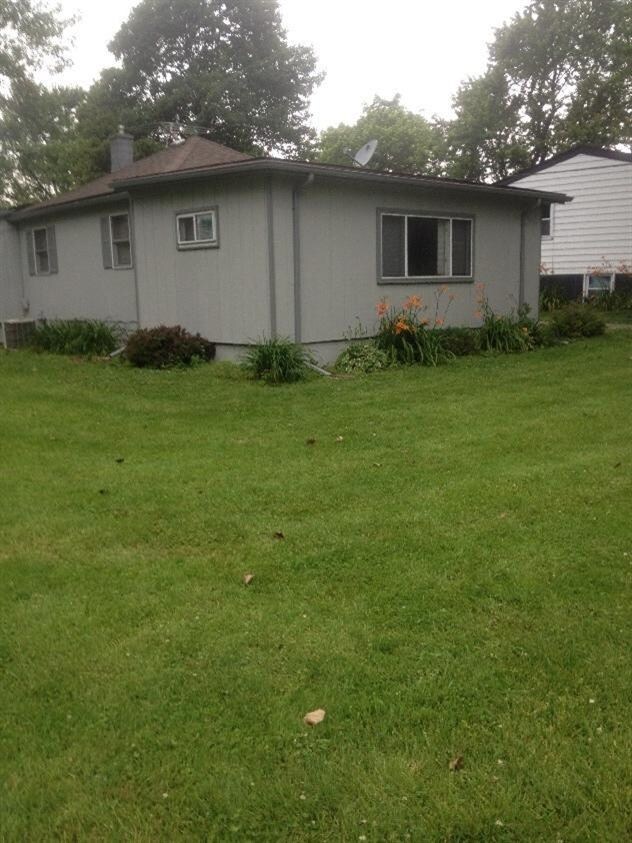 8522 Liable Rd, Highland, IN 46322 - photo 2