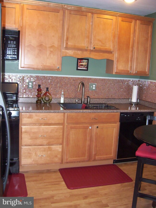 2043 Mayflower Dr, Woodbridge, VA 22192 - photo 3