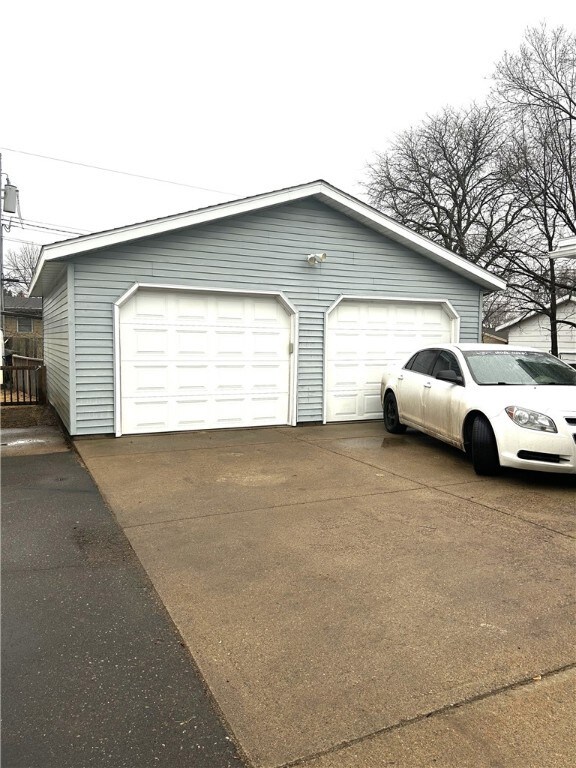 2710 Rudolph Rd, Eau Claire, WI 54701 - photo 2