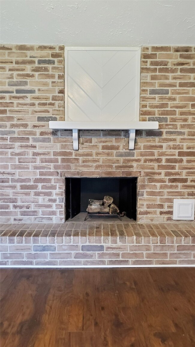 3334 Willow Tree Dr, Houston, TX 77066 - photo 4