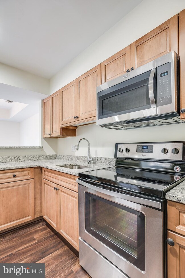 5700 Chapman Mill Dr unit 410, Rockville, MD 20852 - photo 7