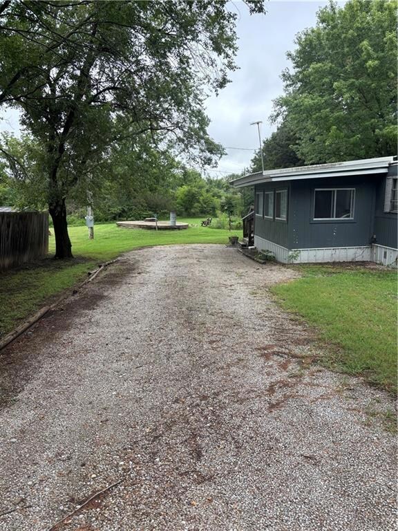 18478 McKinnley Lake Rd, Parsons, KS 67357 - photo 2