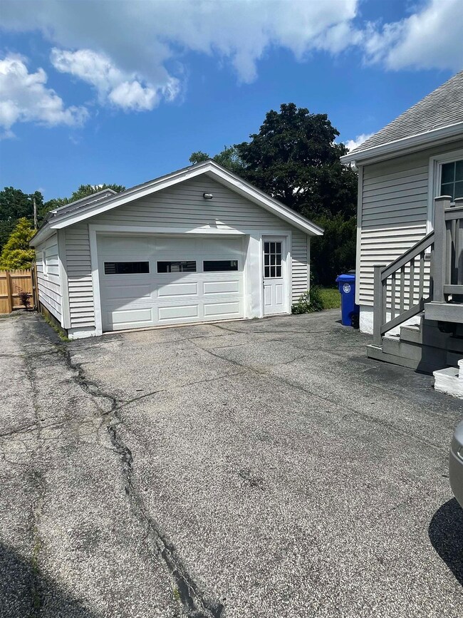 860 Dix St, Manchester, NH 03103 - photo 4