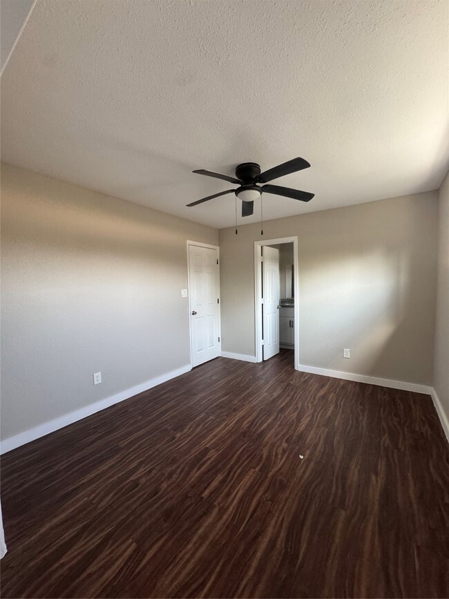 Photos may not be of exact unit.