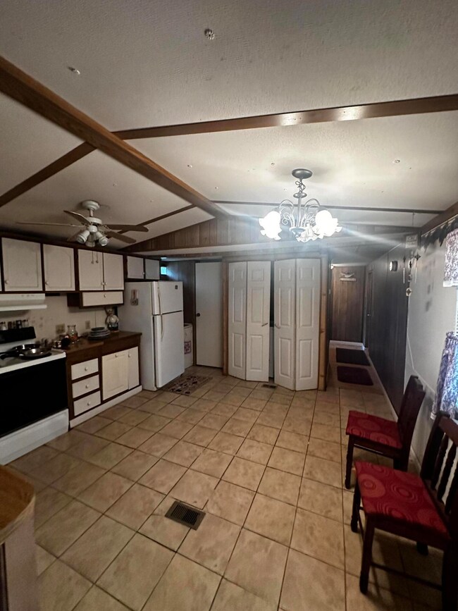 Kitchen/Dining