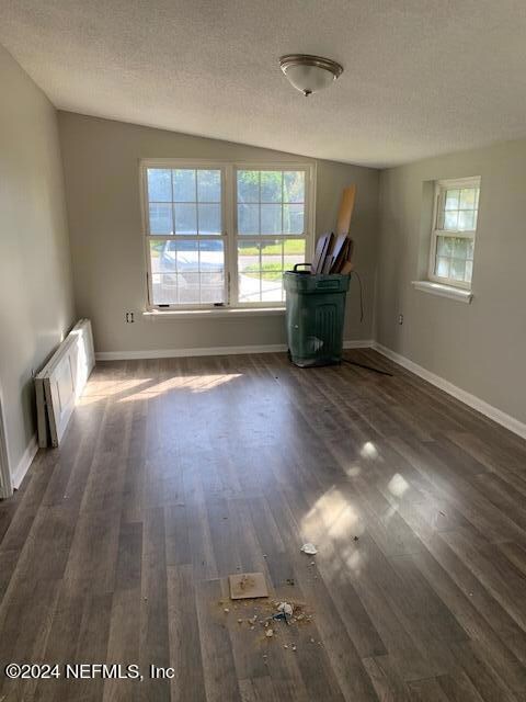 6735 Peter Rabbit Dr N, Jacksonville, FL 32210 - photo 4