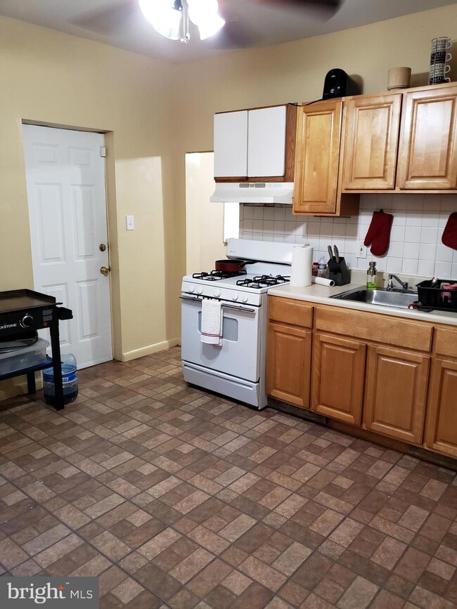 212 N 29th St, Camden, NJ 08105 - photo 6