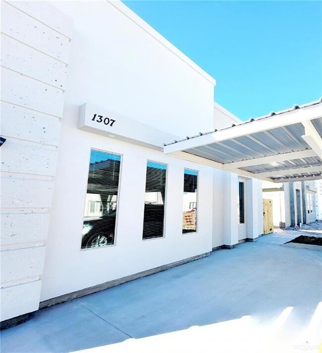 1307 Petri Dr unit 2, Weslaco, TX 78599 - photo 2