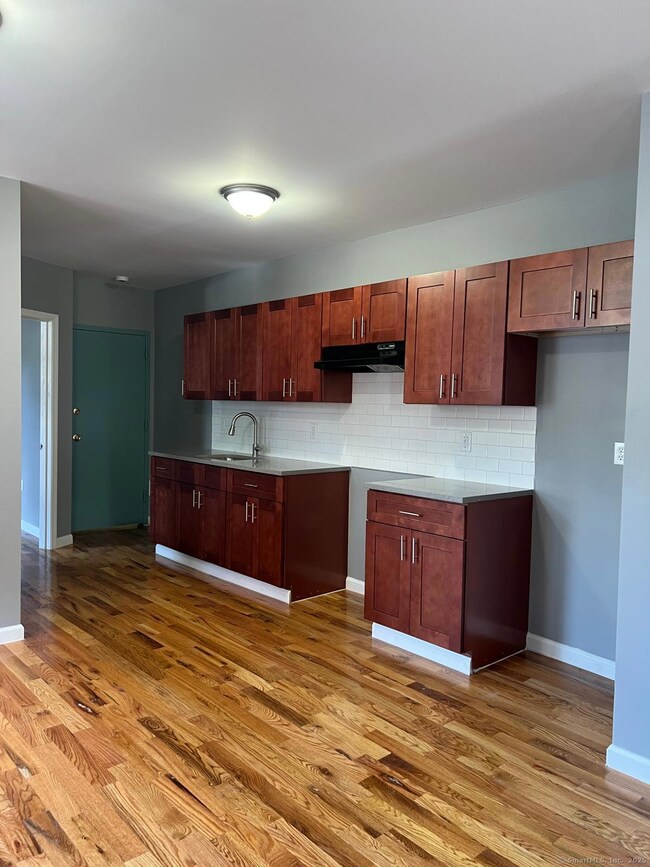 79 Barbour St unit N2, Hartford, CT 06120 - photo 3