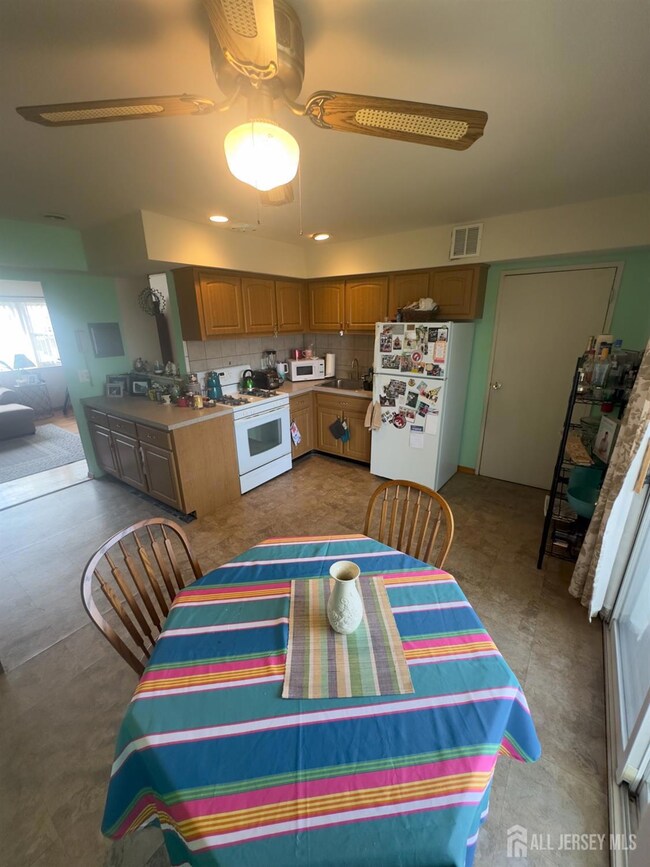 199 Evergreen Rd unit 13B, Edison, NJ 08837 - photo 5