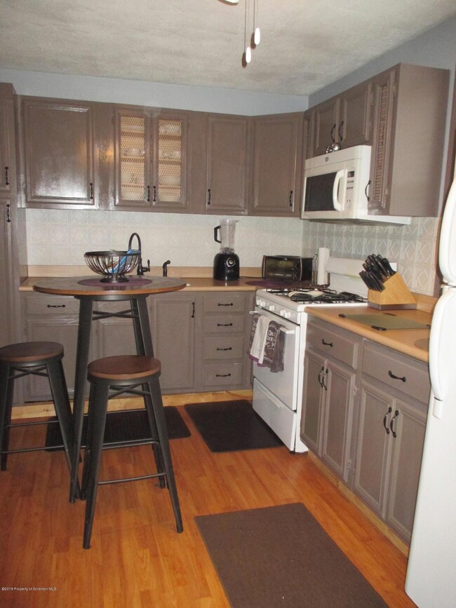 457 N Main St, Taylor, PA 18517 - photo 5