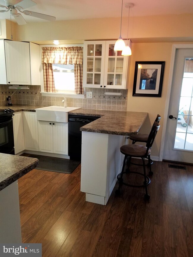 2004 Davis Dr, Norristown, PA 19403 - photo 4