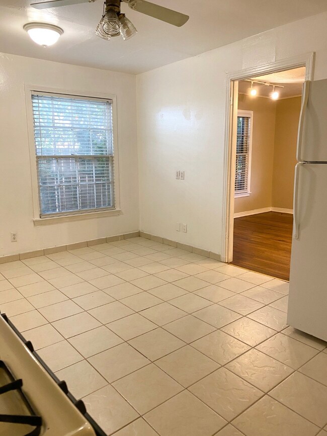 938 Algregg St, Houston, TX 77009 - photo 4