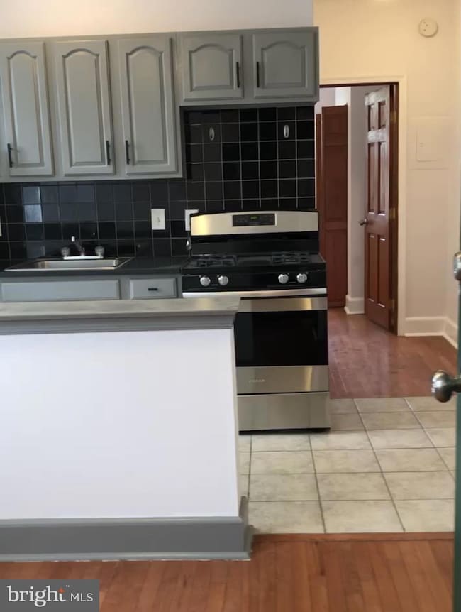 1523 Christian St unit 2R, Philadelphia, PA 19146 - photo 3