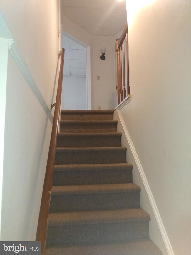 976 W Main St unit 2, New Holland, PA 17557 - photo 2