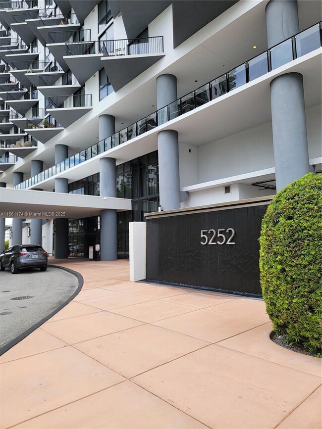 5250 Paseo unit 1601, Doral, FL 33166 - photo 3