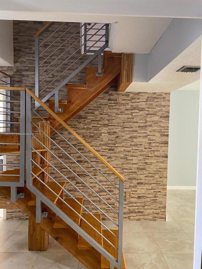 1182 W 37th Terrace unit 11, Hialeah, FL 33012 - photo 3