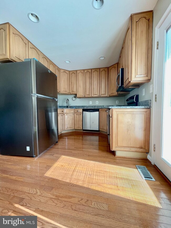 13967 Big Yankee Ln, Centreville, VA 20121 - photo 3