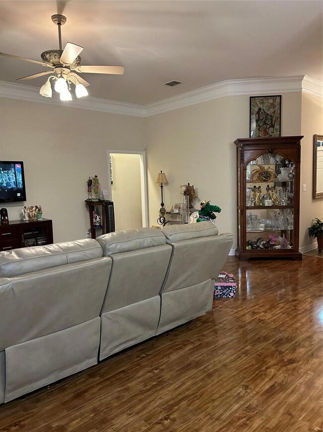 SPACIOUS LIVING AREA