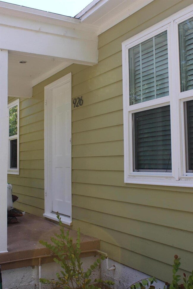 926 Sunset Rd unit Front, West Palm Beach, FL 33401 - photo 3