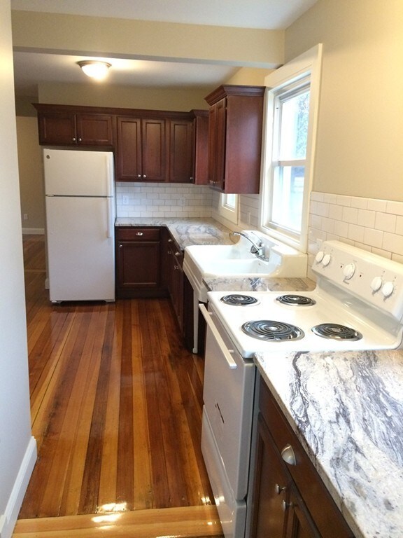 81 Field St, West Springfield, MA 01089 - photo 3