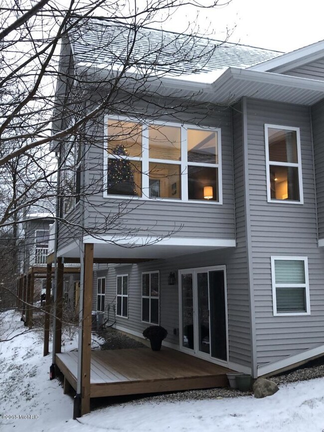 2556 Summit Ridge Dr NE unit 36, Grand Rapids, MI 49505 - photo 2