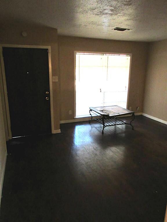 10510 Royal Oaks Dr, Houston, TX 77016 - photo 2