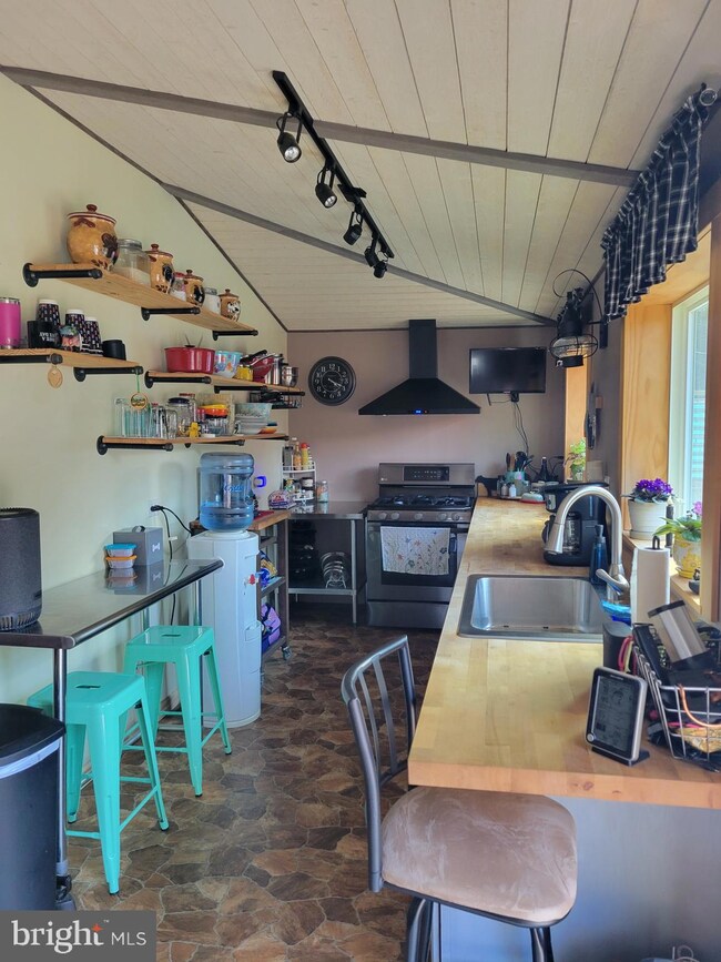 1021 Butter Ln, Reading, PA 19606 - photo 3