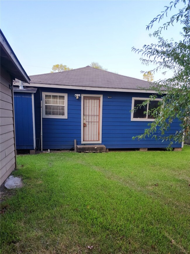 9225 Sandra St, Houston, TX 77016 - photo 3