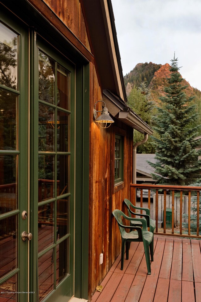 627 W Smuggler St, Aspen, CO 81611 - photo 4