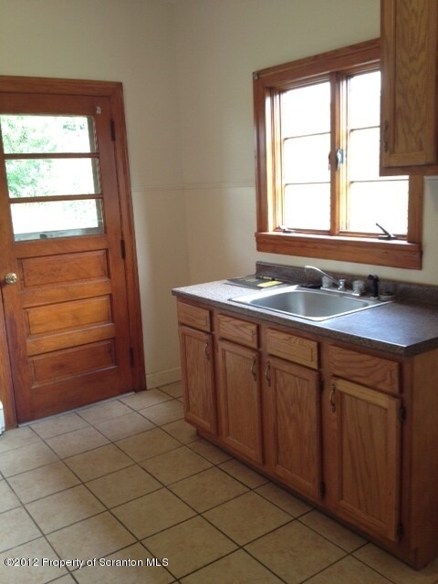 619-621 Larch St, Dunmore, PA 18509 - photo 5