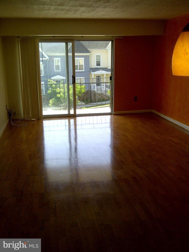 5100 F St SE unit 12, Washington, DC 20019 - photo 4