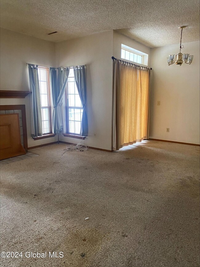 413 Hampton Place Blvd, Troy, NY 12180 - photo 5