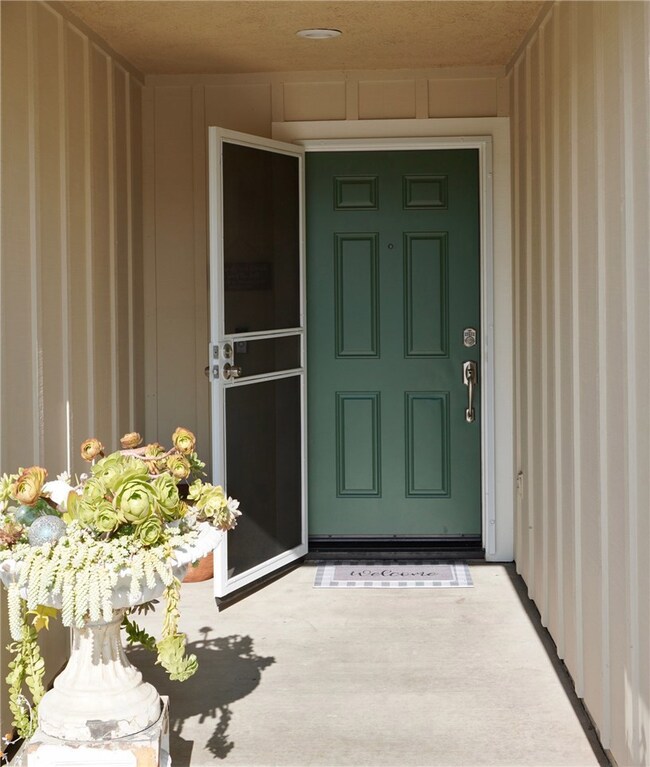 36052 Breman Ct, Winchester, CA 92596 - photo 4