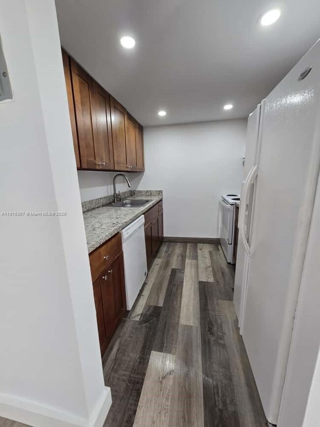 1673 Bay Rd unit 301, Miami Beach, FL 33139 - photo 7