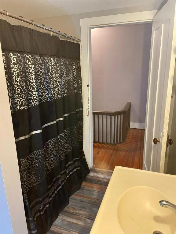 Upstairs Full Bath