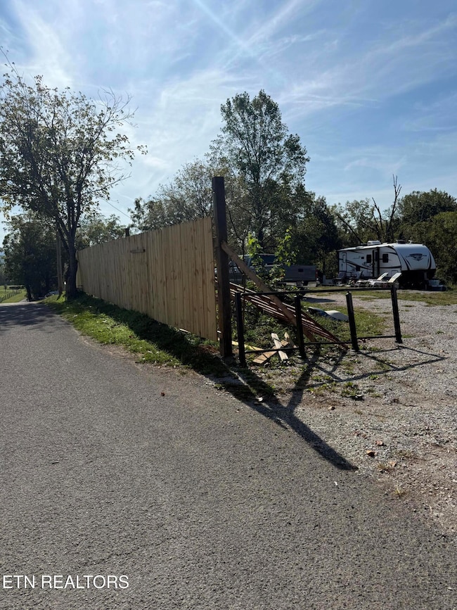 376 Davis Creek Rd, Speedwell, TN 37870 - photo 2