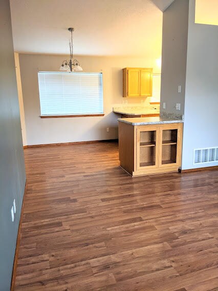 8. Dining Area.Living Room