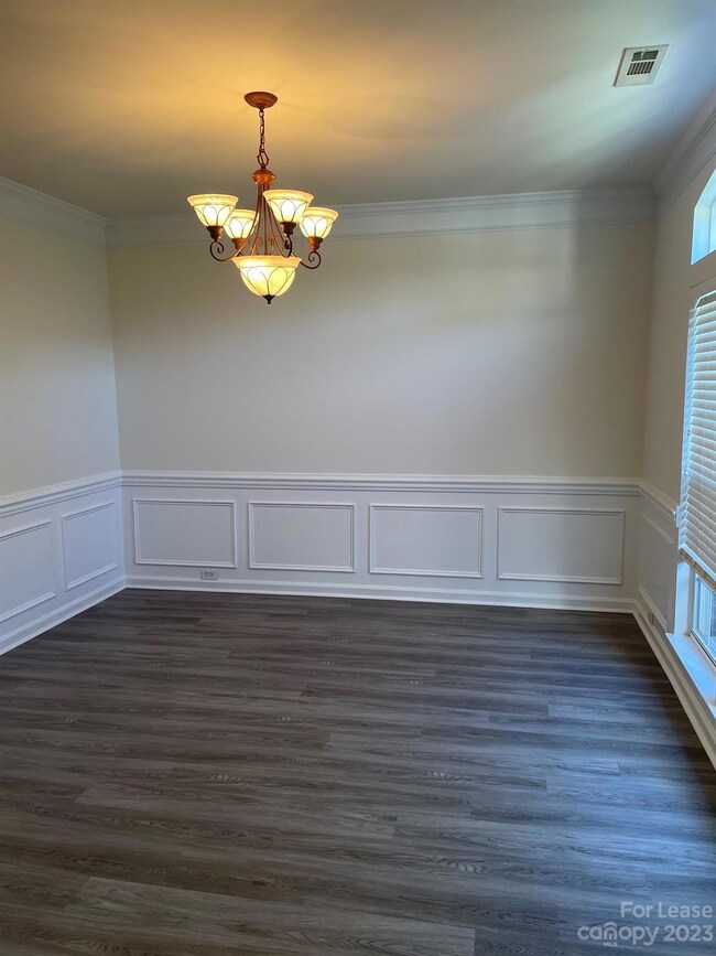 Dining Room perfect for gatherings