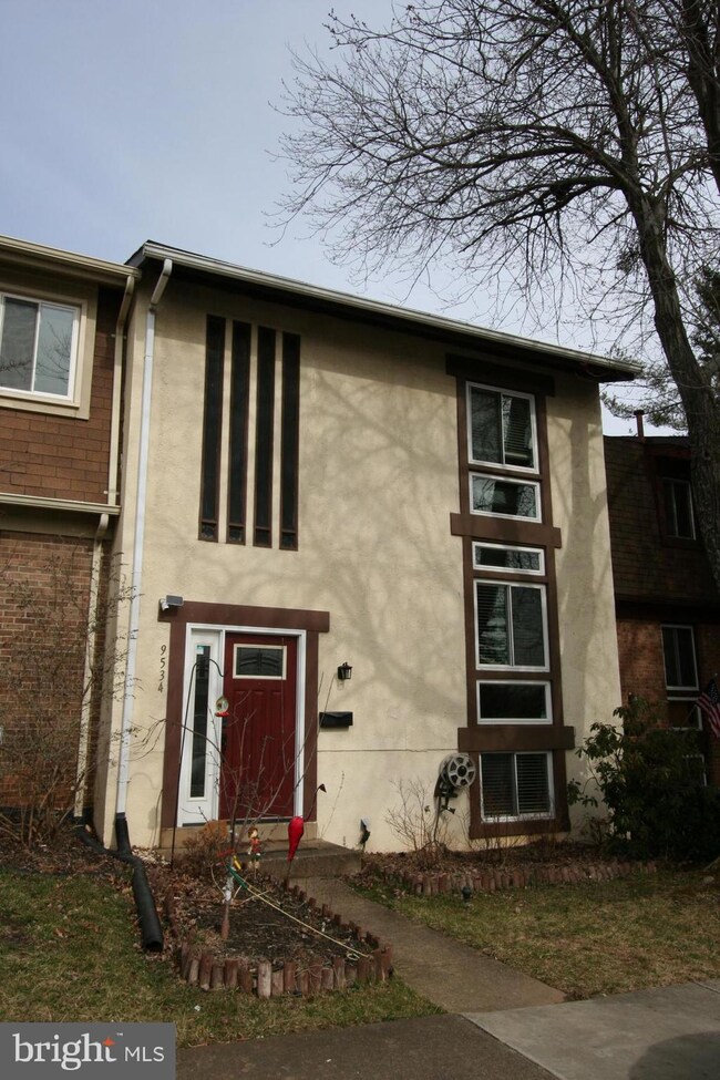 9534 Blake Ln, Fairfax, VA 22031 - photo 2