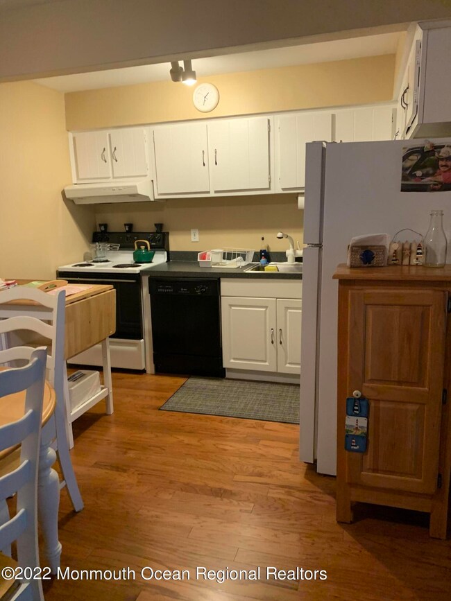 Yacht Harbor unit A5 - WINTER, Sea Bright, NJ 07760 - photo 5