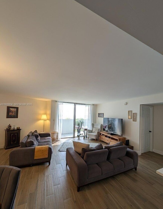 Wilshire Condominium unit 708W, Miami, FL 33179 - photo 2