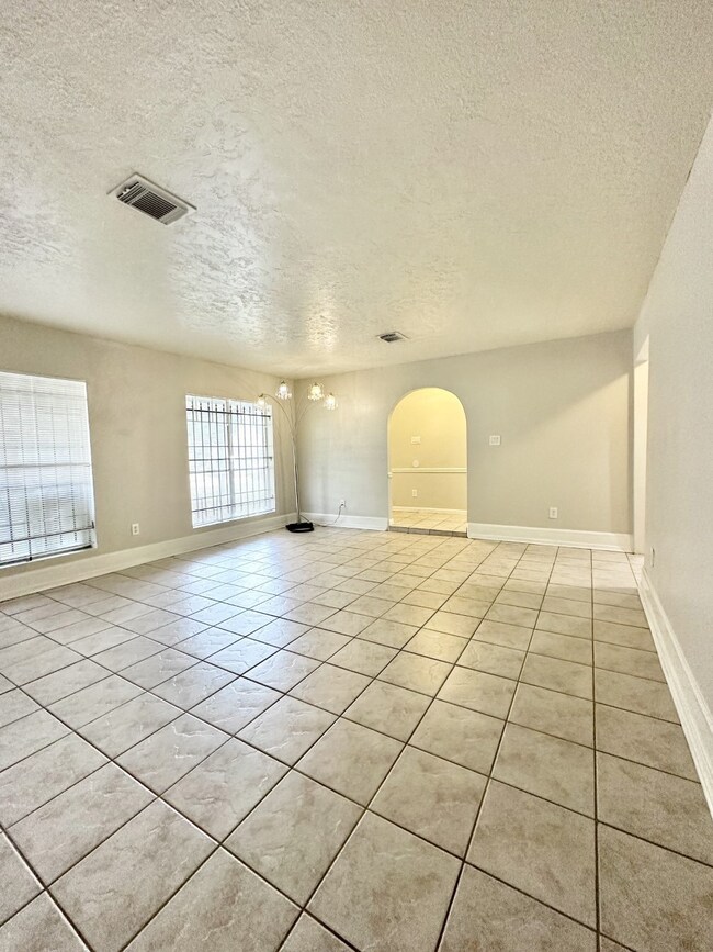 1503 W Donovan St, Houston, TX 77091 - photo 5