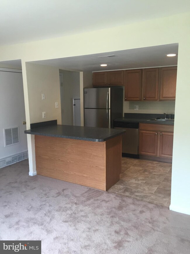 6461 Lamplighter Ridge, Glen Burnie, MD 21061 - photo 3