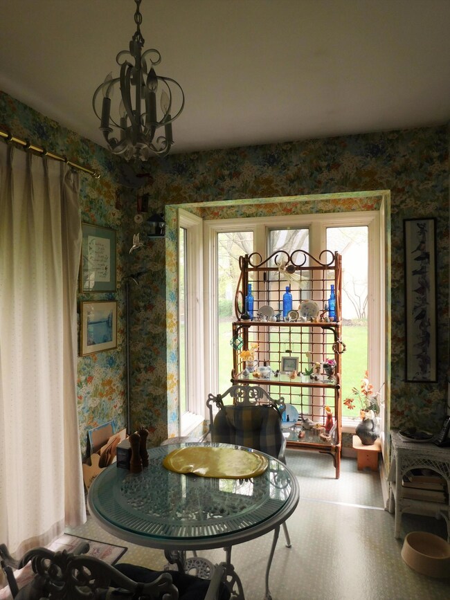Kitchen Eating Area