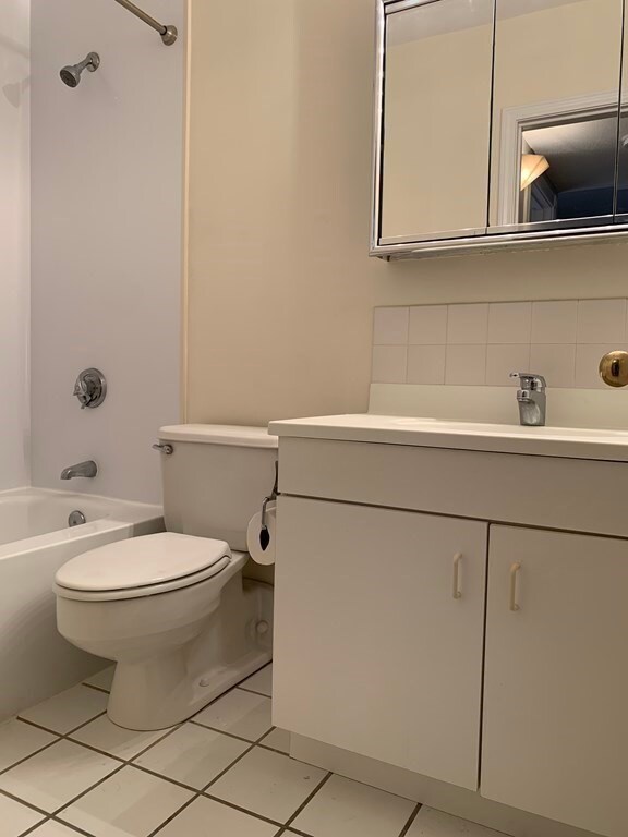 The Vicomte unit 404, Allston, MA 02134 - photo 5