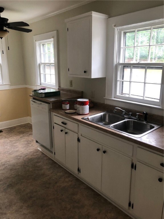 208 N Catherine St, Walhalla, SC 29691 - photo 2