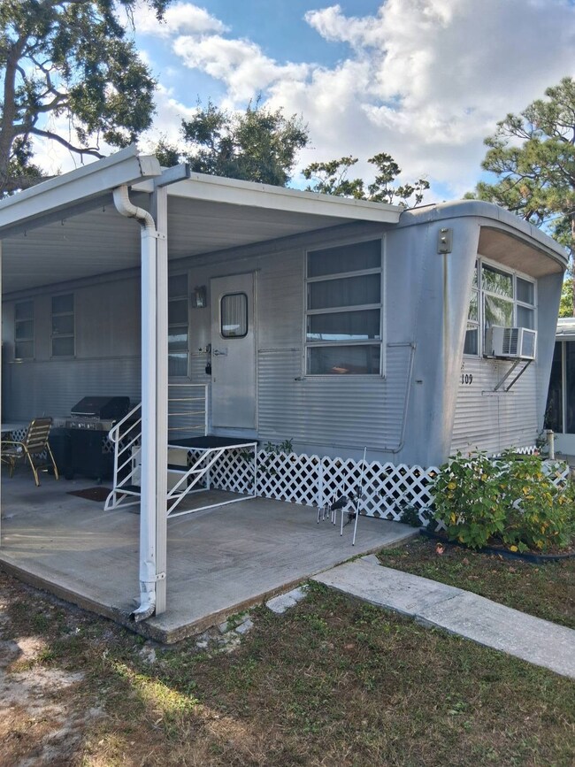6135 66th St N unit Lot 109, Saint Petersburg, FL 33709 - photo 2